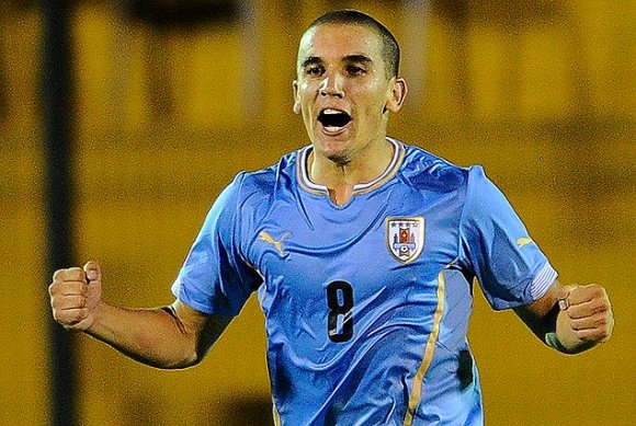 mauro-arambarri--nuevo-jugador-del-girondins-de-burdeos--celebra-un-tanto-con-la-camiseta-de-la-seleccion-uruguaya--twitter.jpg